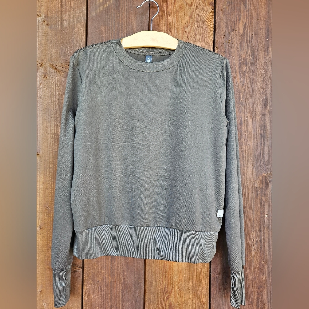 VUORI Women's Long Sleeve Crew Neck T-Shirt Size S in Olive Green